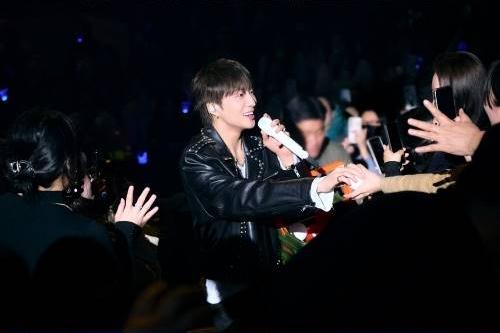 강승윤, 4년 만의 부산 콘서트 성료… 170분 꽉 채운 ‘종합 선물 세트’