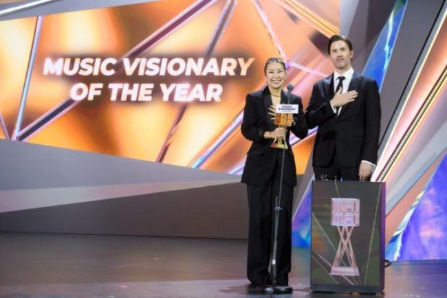 <2025 MAMA AWARDS> 올해의 트로피 주인공으로 넷플릭스 ‘케이팝 데몬 헌터스’ 선정