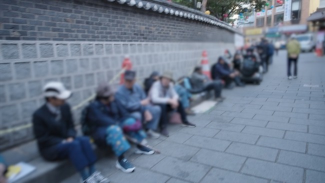 탑골공원에서 만나본 파산 그 이후의 삶