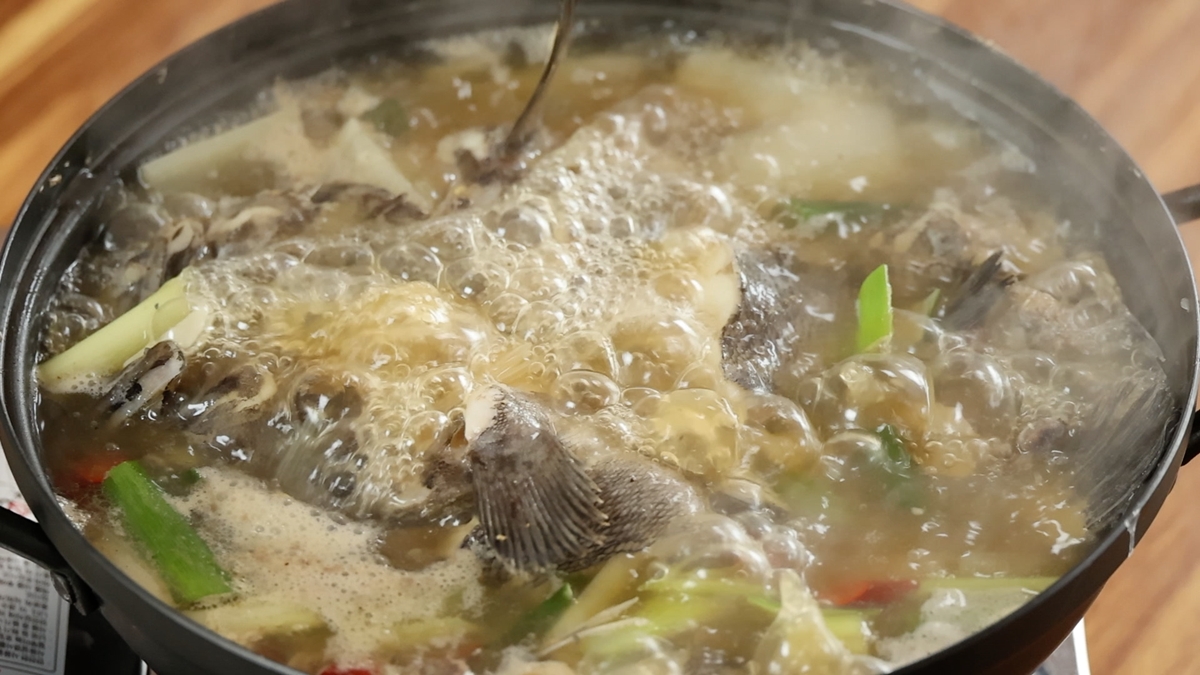 대청 앞바다가 일터인 선장 부부의 깊고 진한 인생 이야기