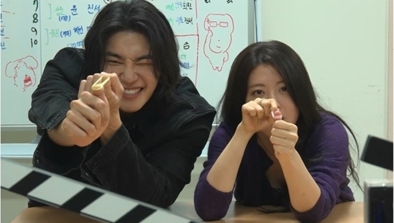 서로의 자세까지 고쳐주는 게임 파트너